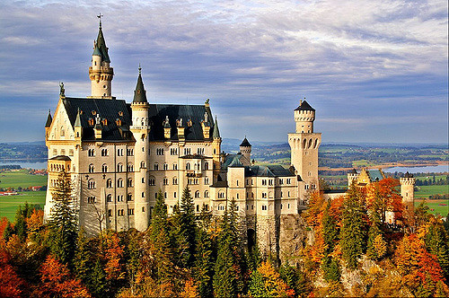 Es un castillo inmenso (hermoso) y fue construido para que una sola persona viviera en allí