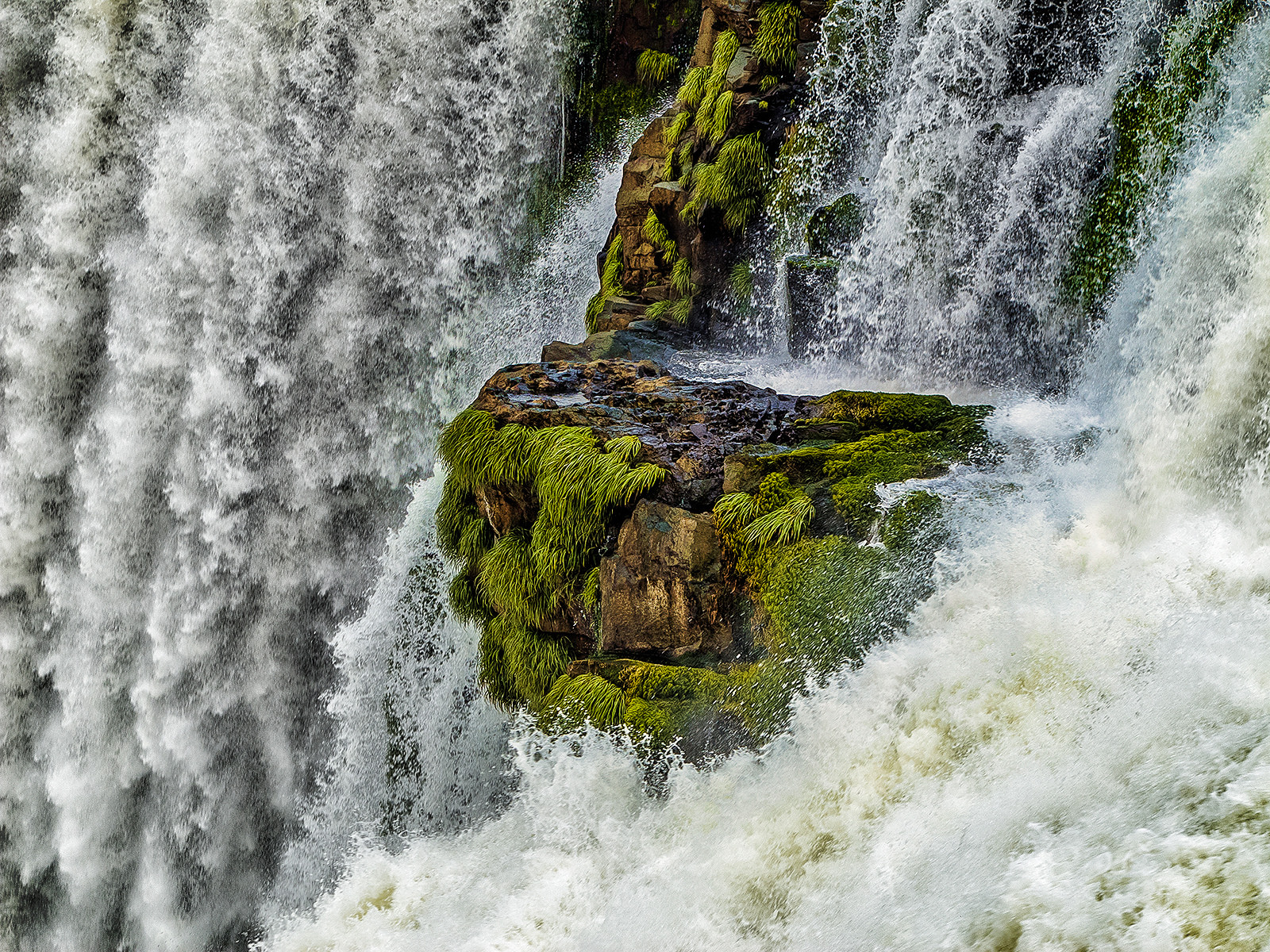 Iguazu Falls in Argentina. Photo by Marcelo César Augusto on Flickr.