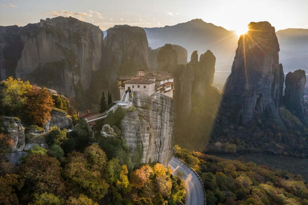Travel to Meteora, the land of the Titans in Greece. Discover its amazing monasteries suspended in the air.