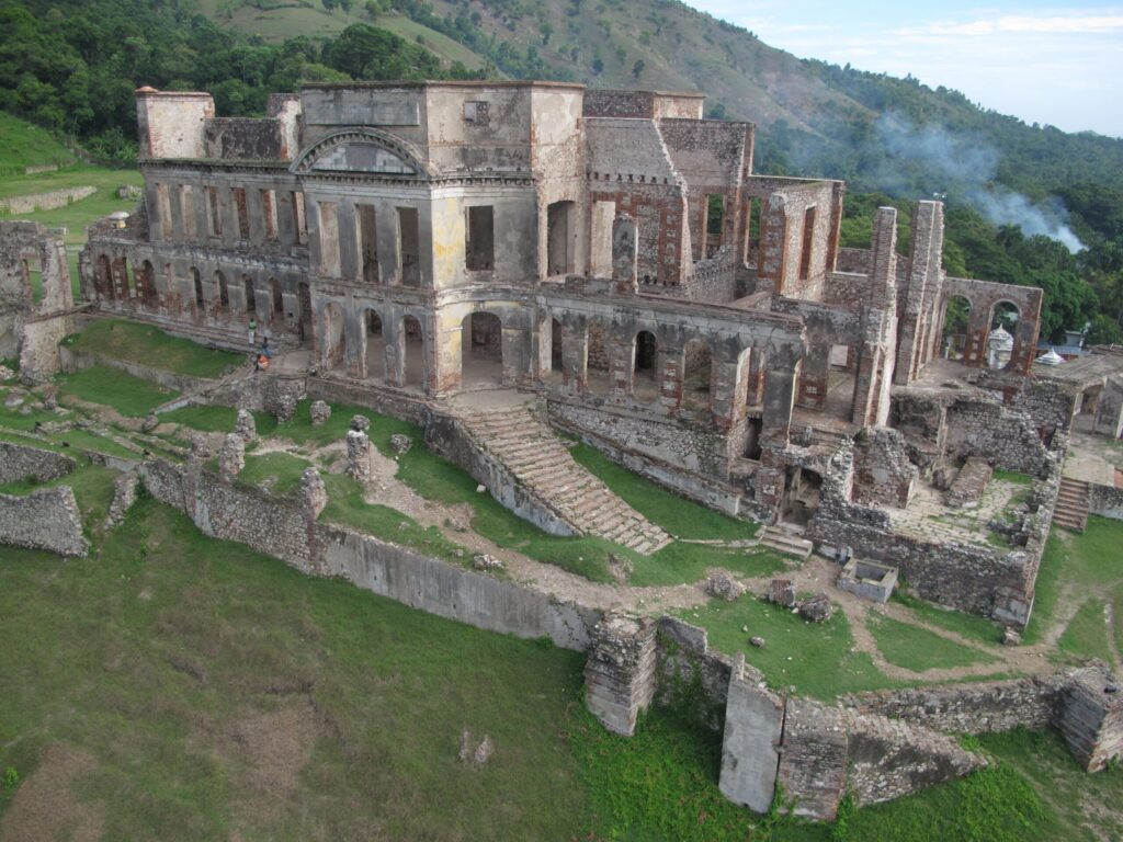 Front view of the Sans-Souci Palace in Milot, Haiti, under a tropical sky. Author: Rémi Kaupp.