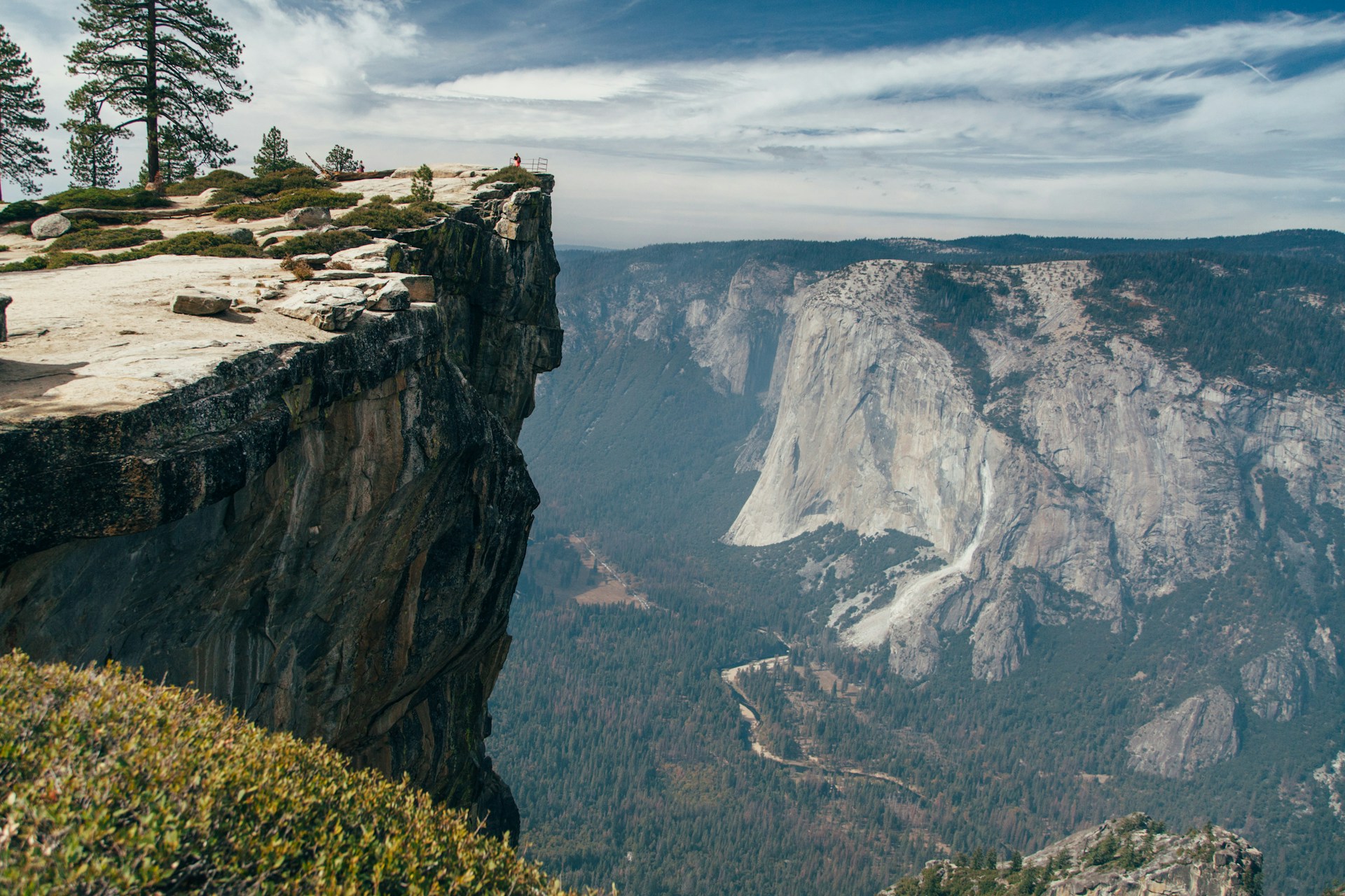 trekking-in-yosemite-national-park trekking-in-yosemite-national-park