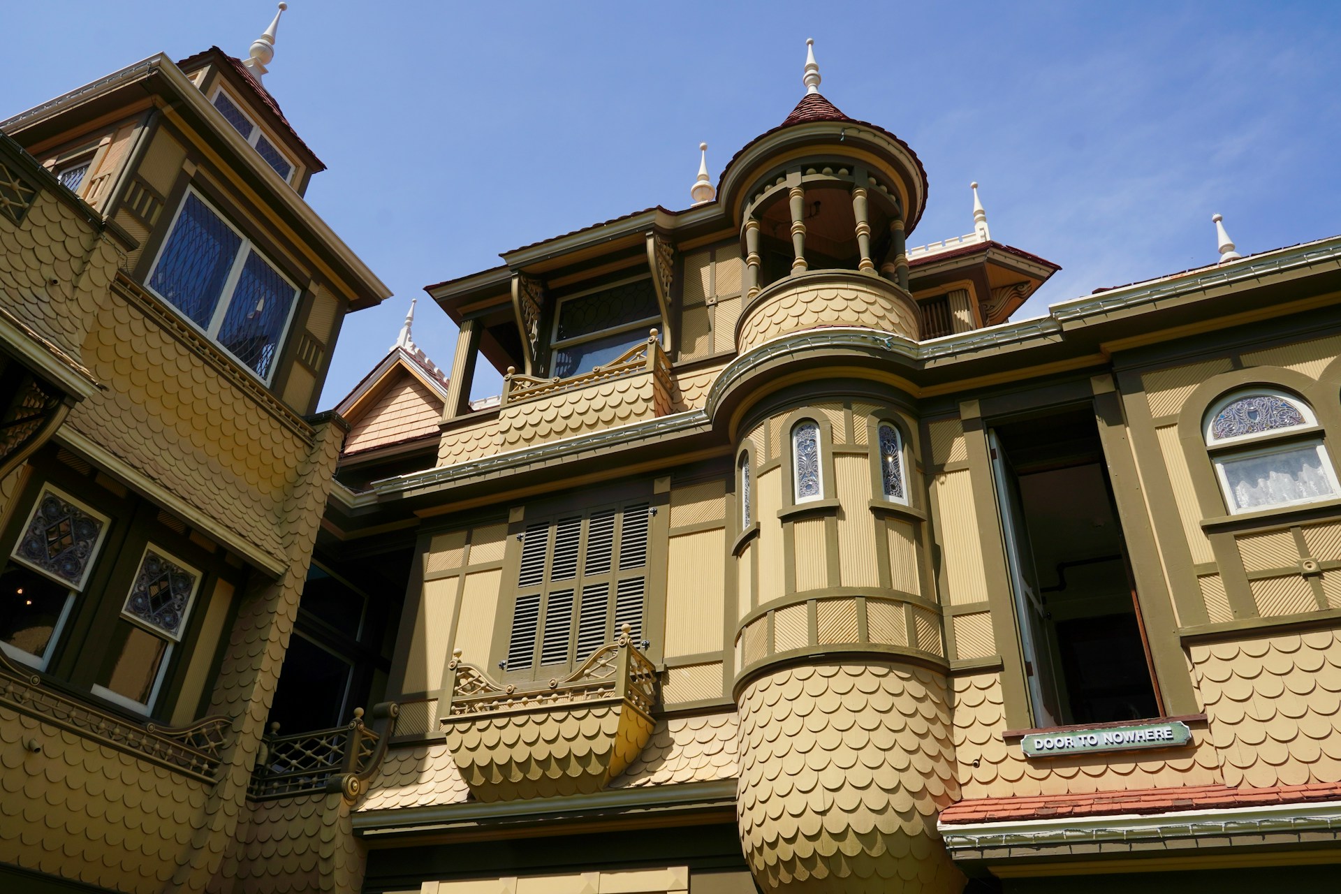 winchester-mistery-house winchester-mistery-house